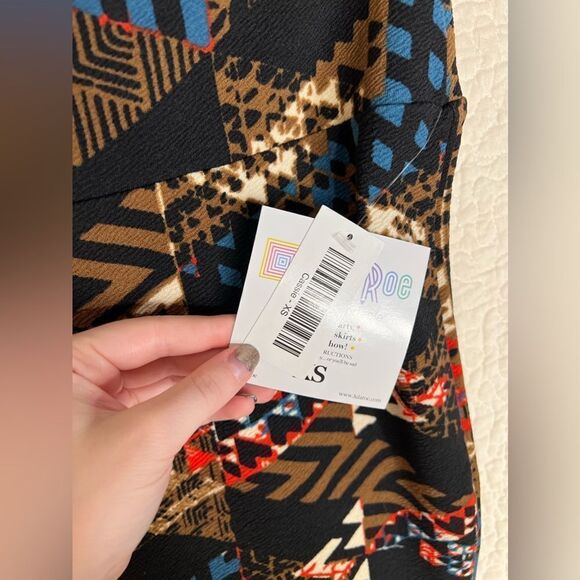 NWT LulaRoe Cassie Skirt - Picture 2 of 4